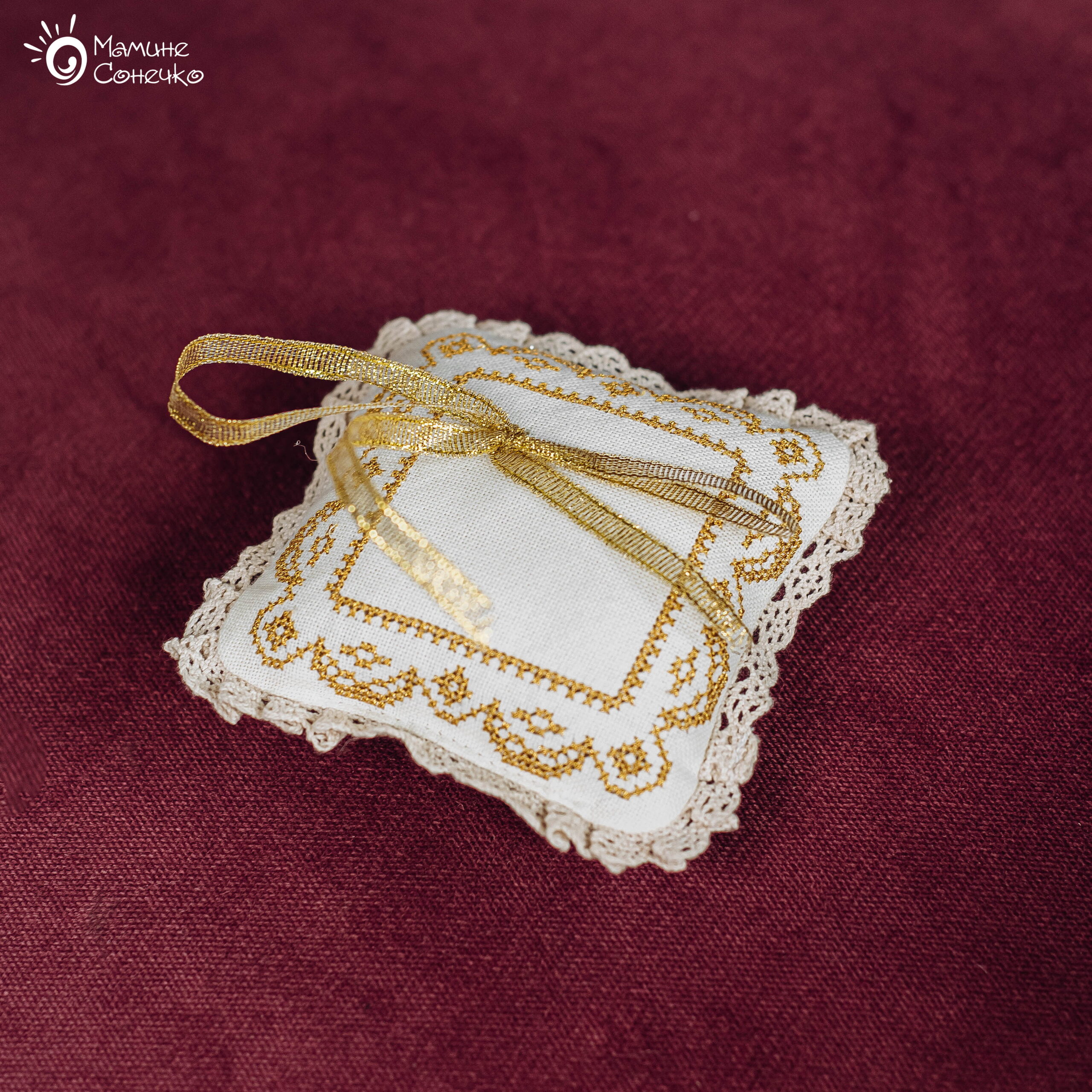 Cross stitch cushion “Monochrome” gold, ivory linen