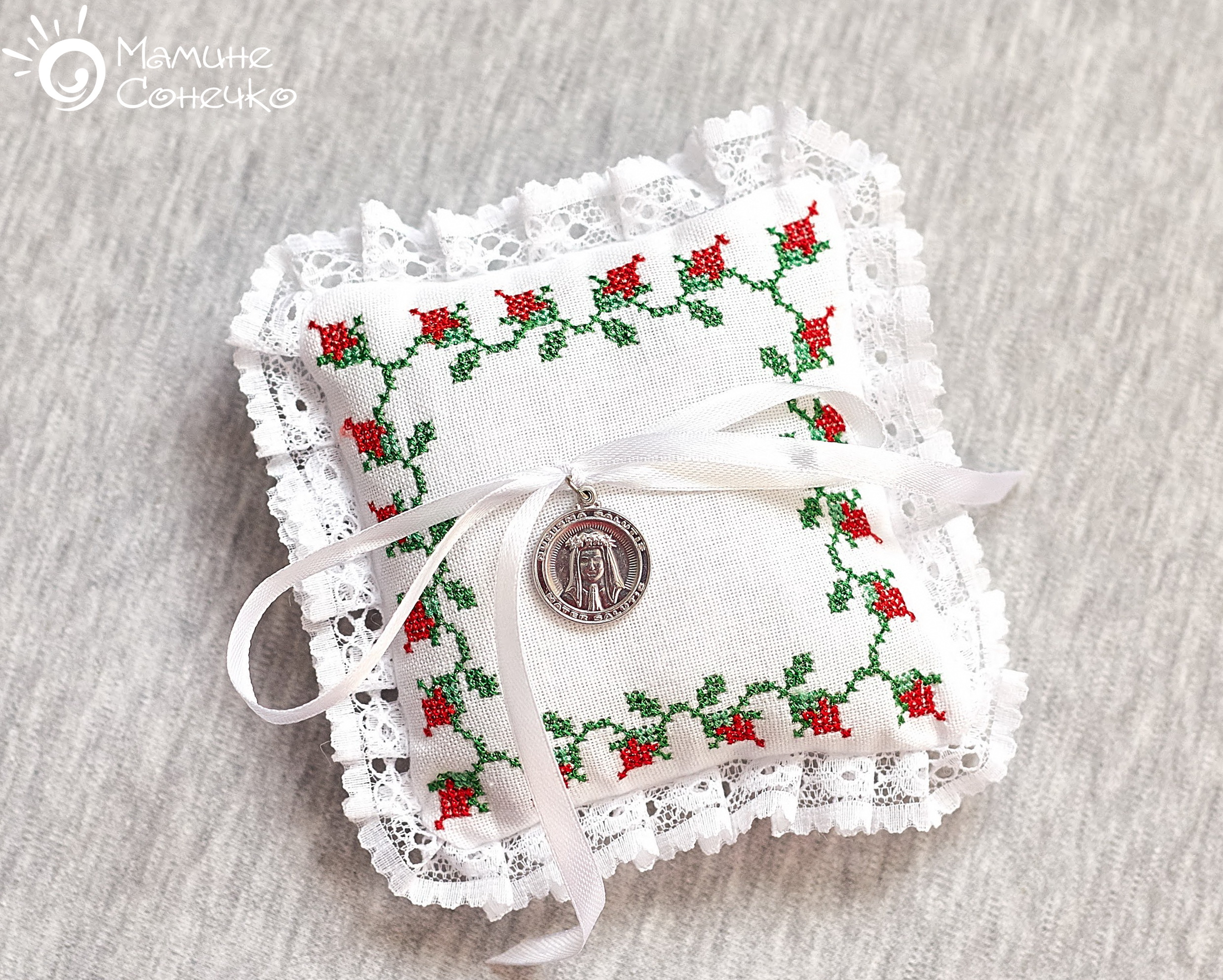 Cross stitch pad “Red roses”, linen
