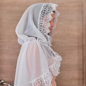 Почему женщинам в храме надо быть с покрытой головой и нельзя в брюках | Блог православной | Дзен