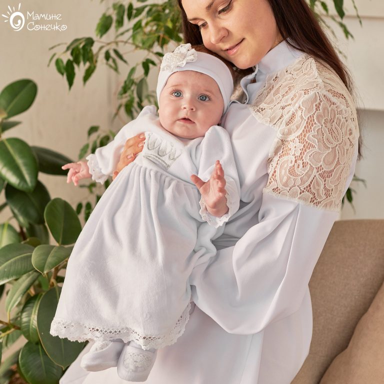 Одяг для хрещення дівчинки "Корона принцеси" срібна вишивка, набір з велюру