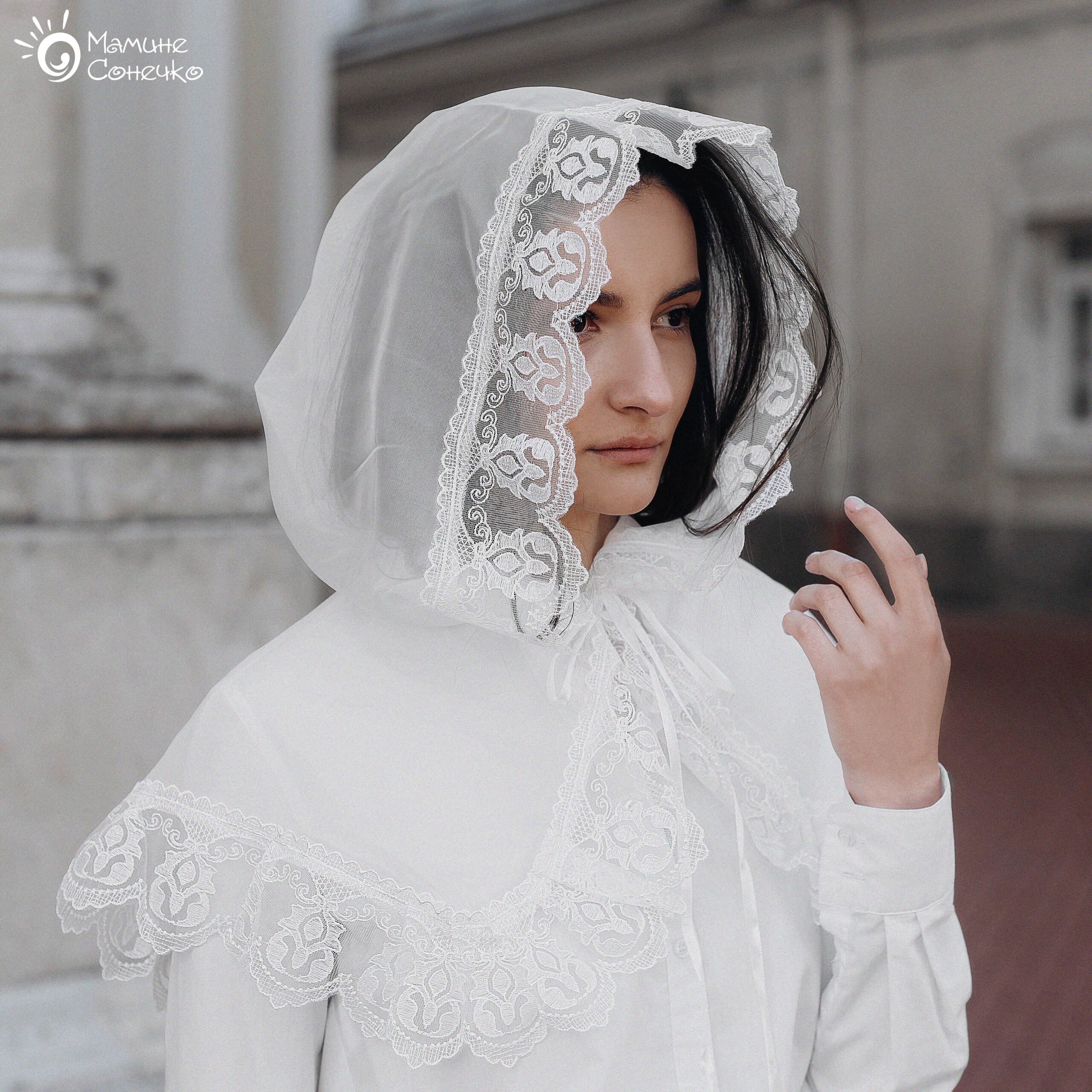 Белый платок-палантин женский “Принцесса-барокко”