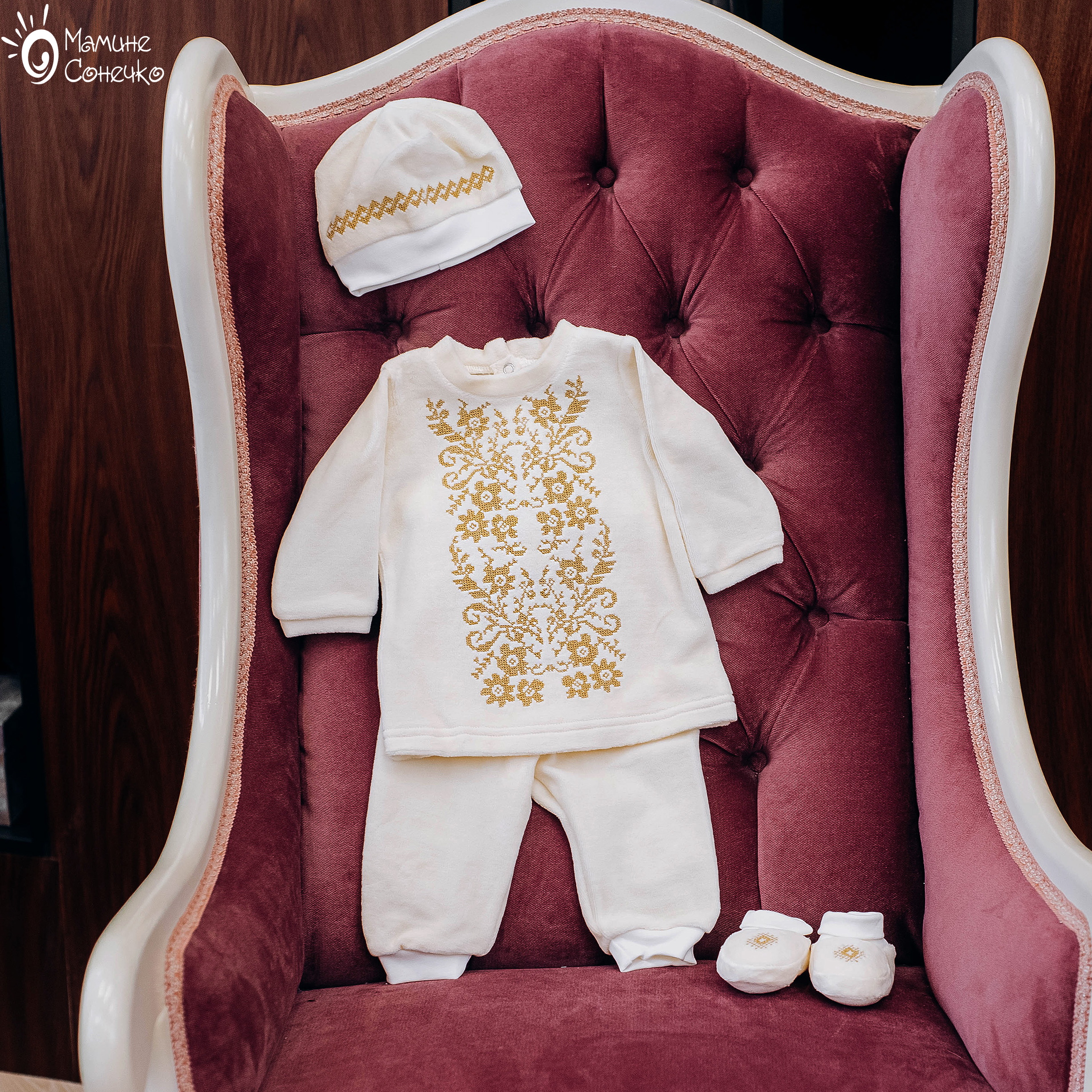 Boy’s baptismal suit “Monochrome flowers gold”, velour
