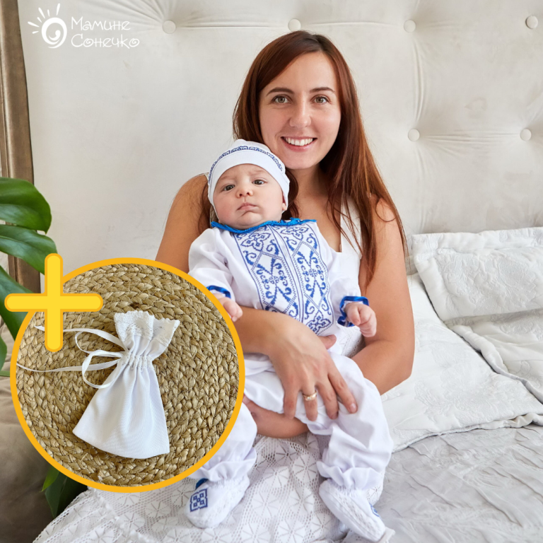 Костюм для хрещення хлопчика "Монохром геометрія" синя вишивка, льон білий + мінімалістичний мішечок для локона у подарунок