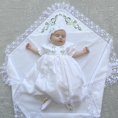 Complete set for girl’s baptism “Embroidered daisies summer”, linen, embroidery with green, white and yellow silk threads