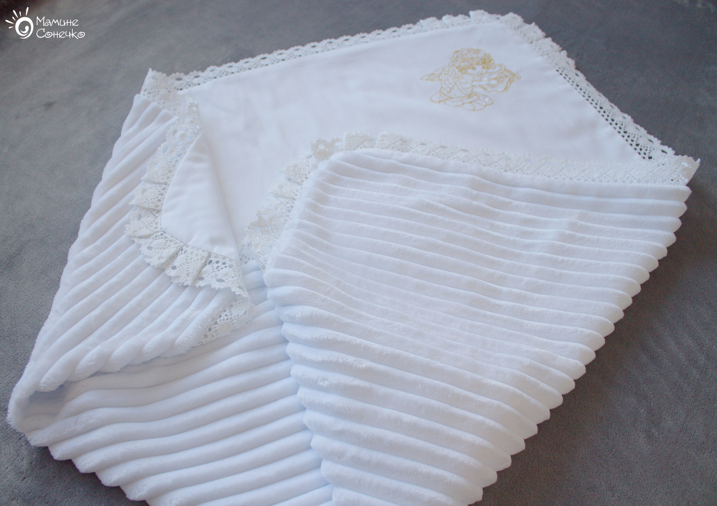 Baptismal blanket “Angel with a harp” gold, linen + striped plush