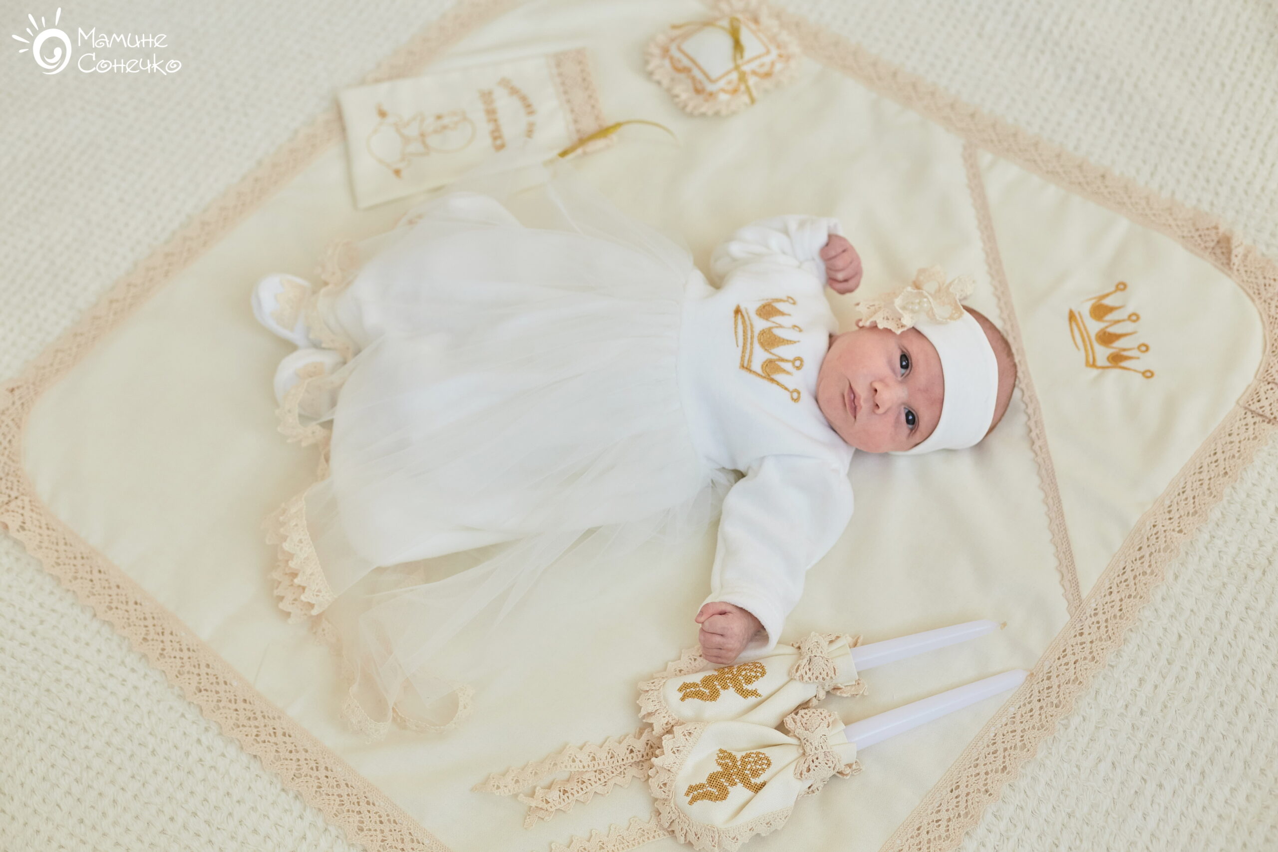 Complete set for baptism of a girl “Crown Small” gold, velour