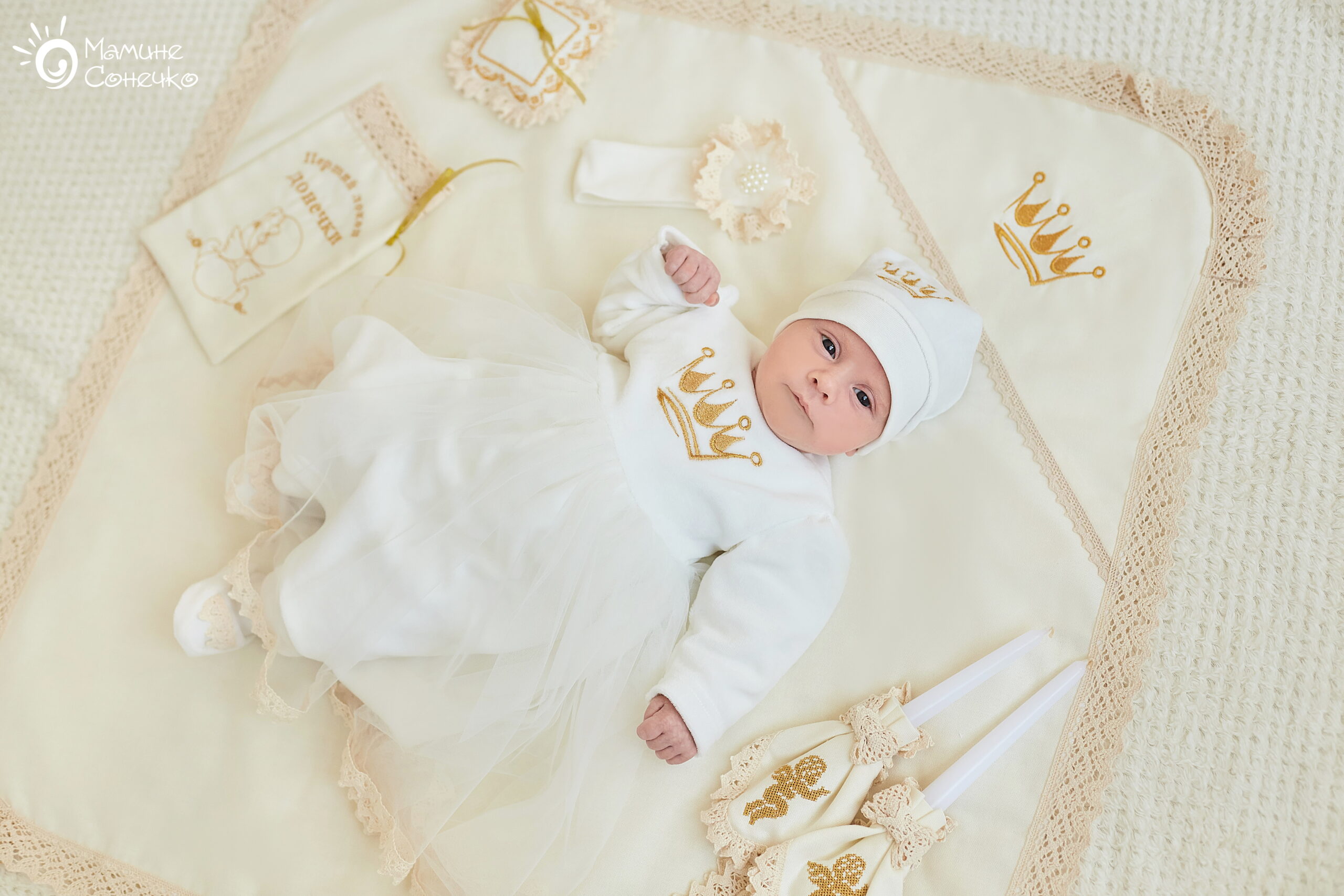 Complete set for baptism of a girl “Crown Small” gold, velour