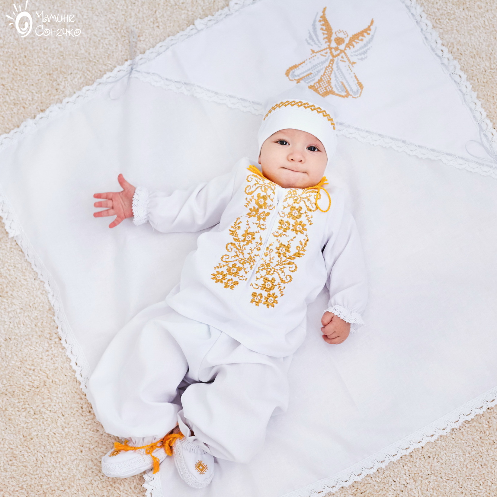 Boy’s baptismal suit “Monochrome flowers gold”, linen