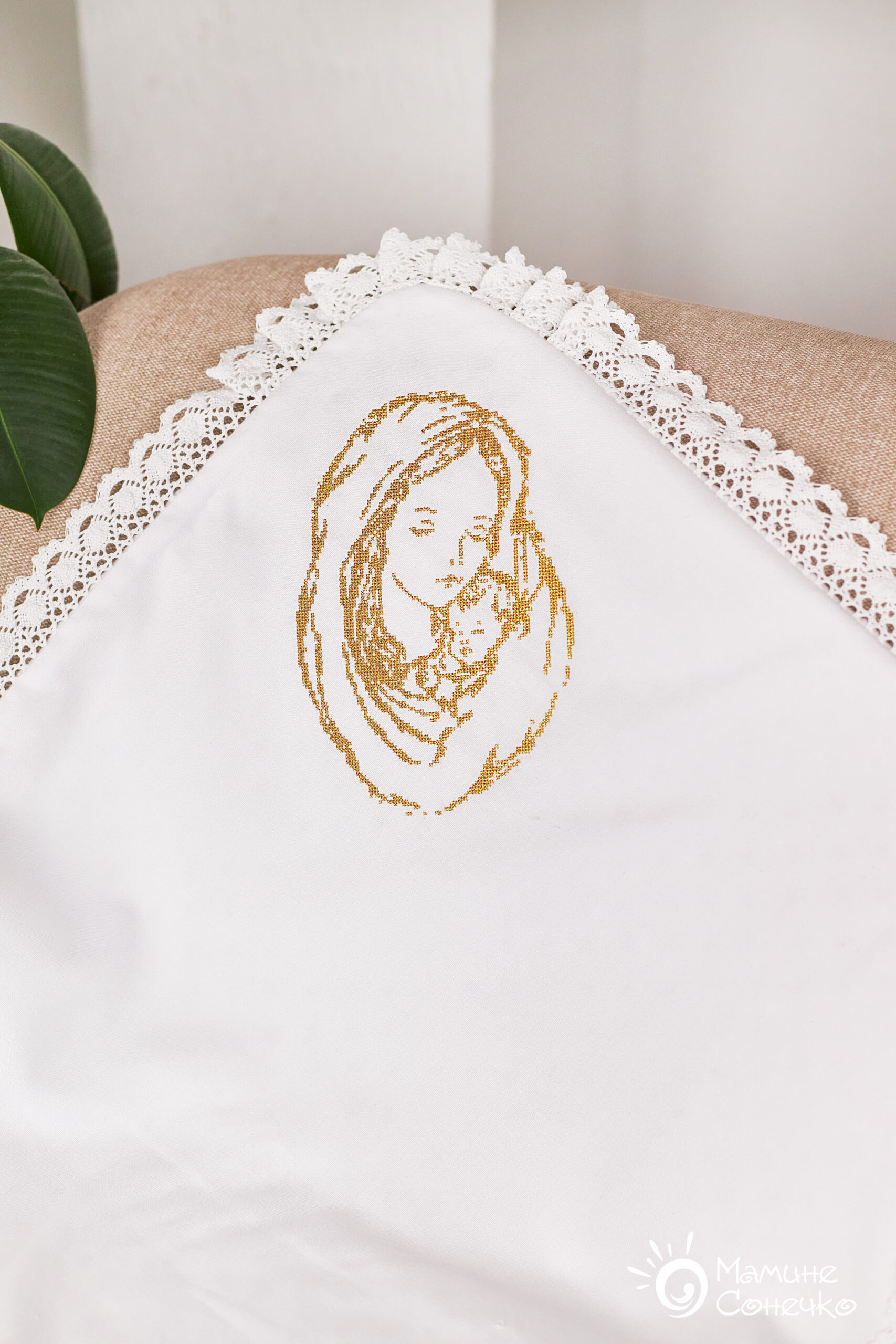 Крижма-плед іменна “Діва Марія” золото, льон +плюш + напис