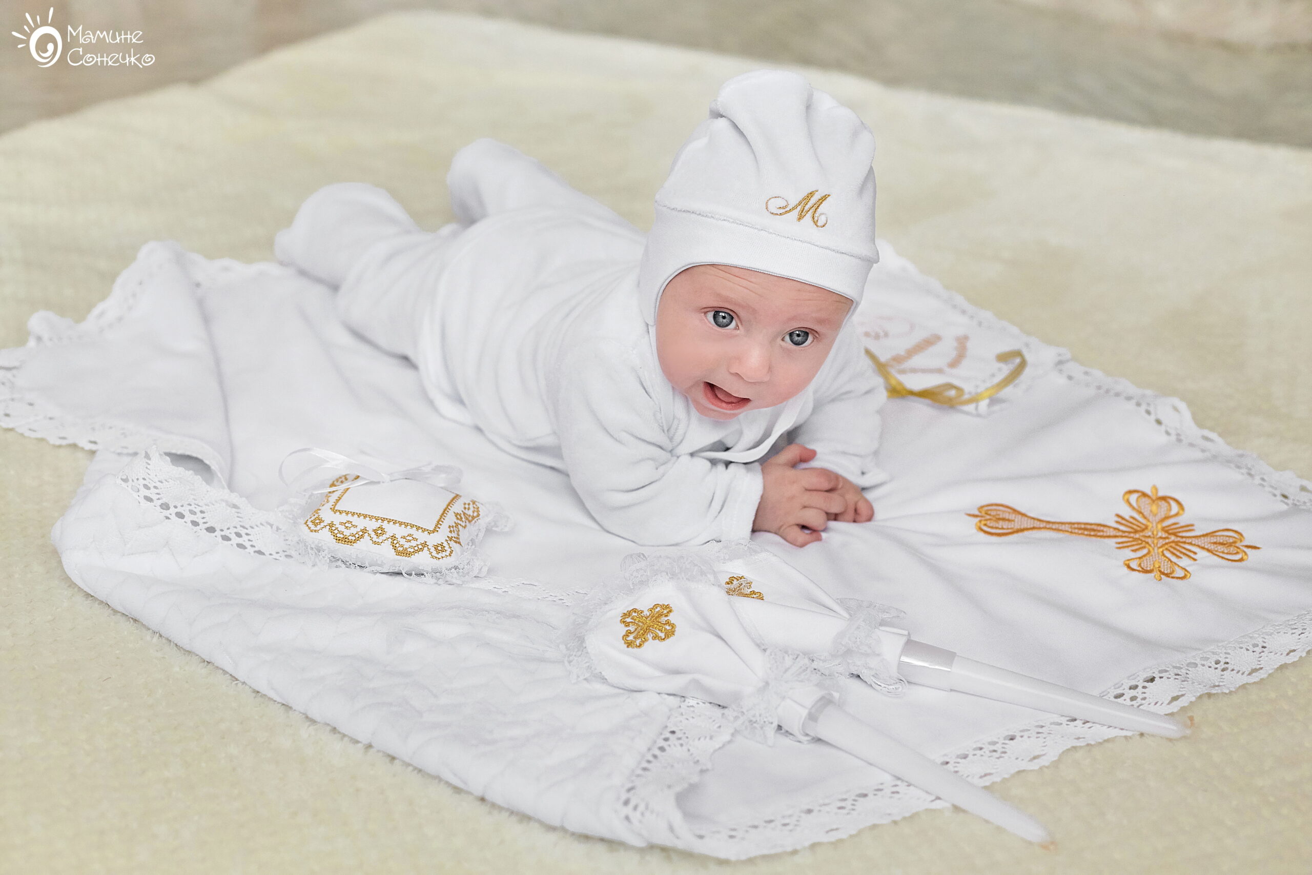 Повний набір для хрещення хлопчика “Принц ініціал золото”, велюр