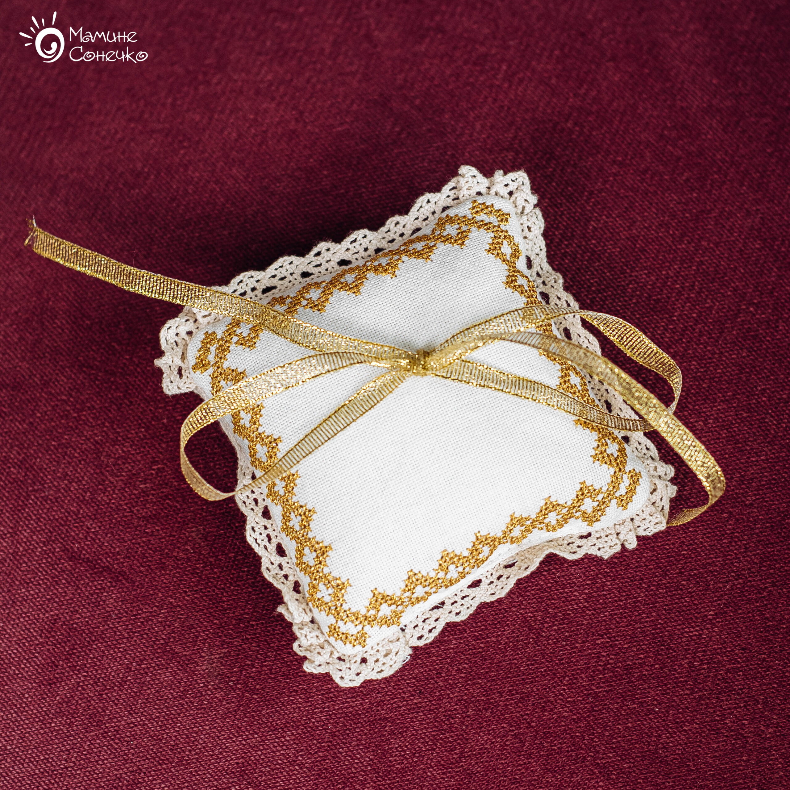 Cross stitch cushion “Diamonds” gold, ivory linen
