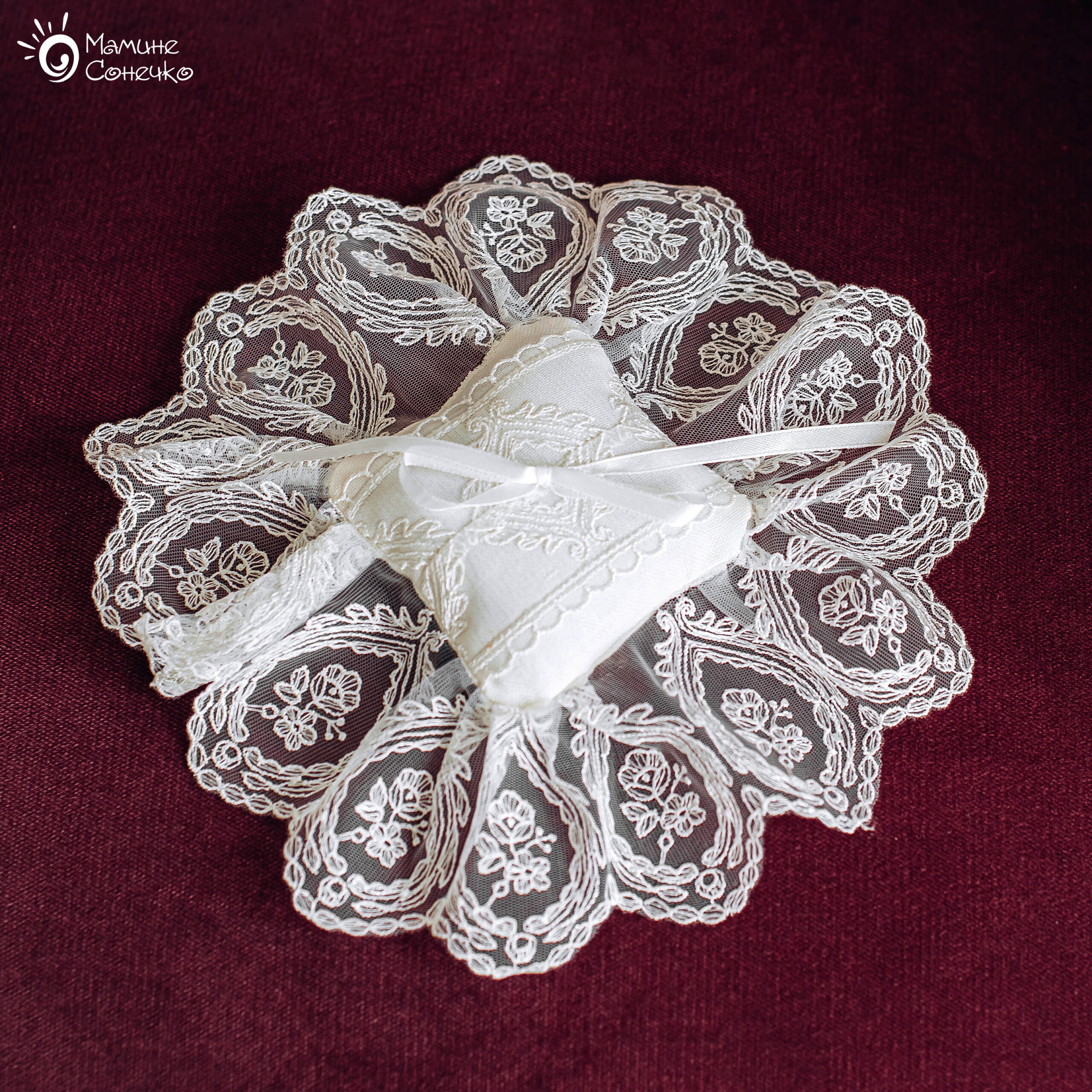 Cross stitch cushion “Royal modern”, ivory linen