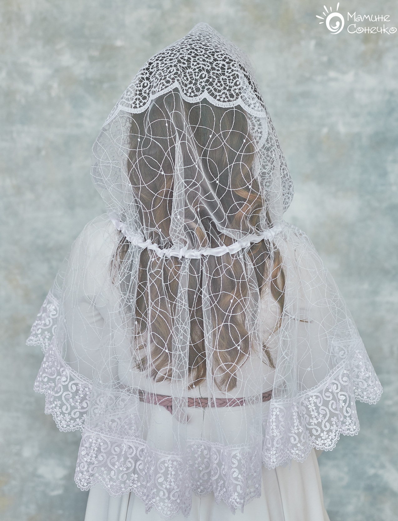 Праздничный женский платок-палантин “Хранительница” белая