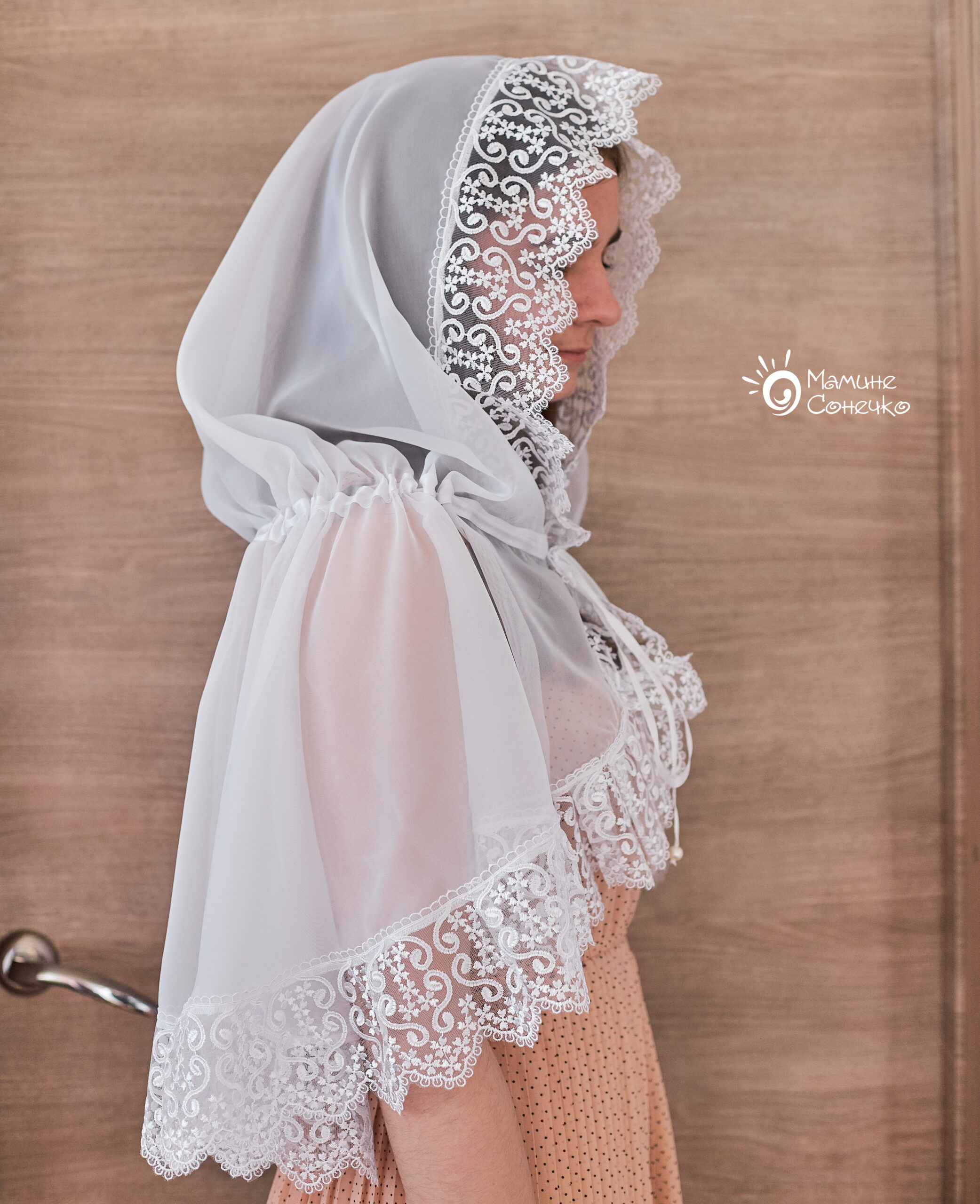 Праздничный платок-палантин женский “Принцесса-классика” цвета айвори