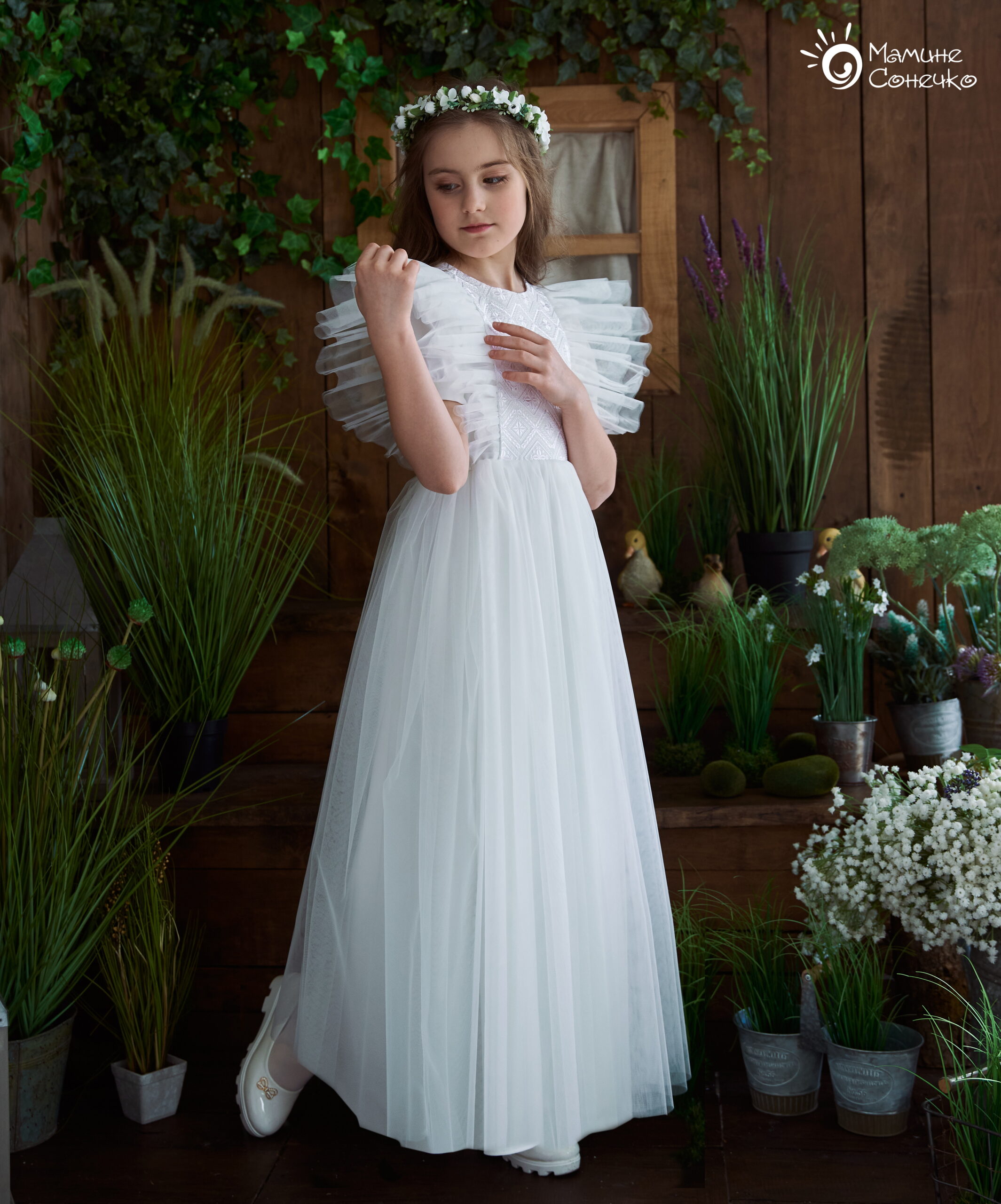 Вишита сукня для дівчинки”Білі орхідеї”, сукня до Причастя