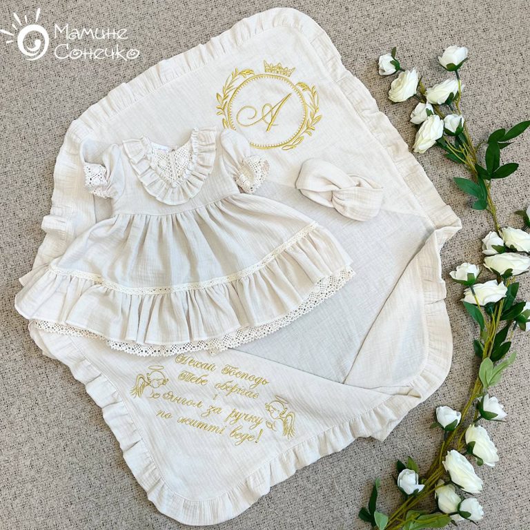 Повний набір для хрещення дівчинки “Сеньйоріна”, капучино муслін, золото