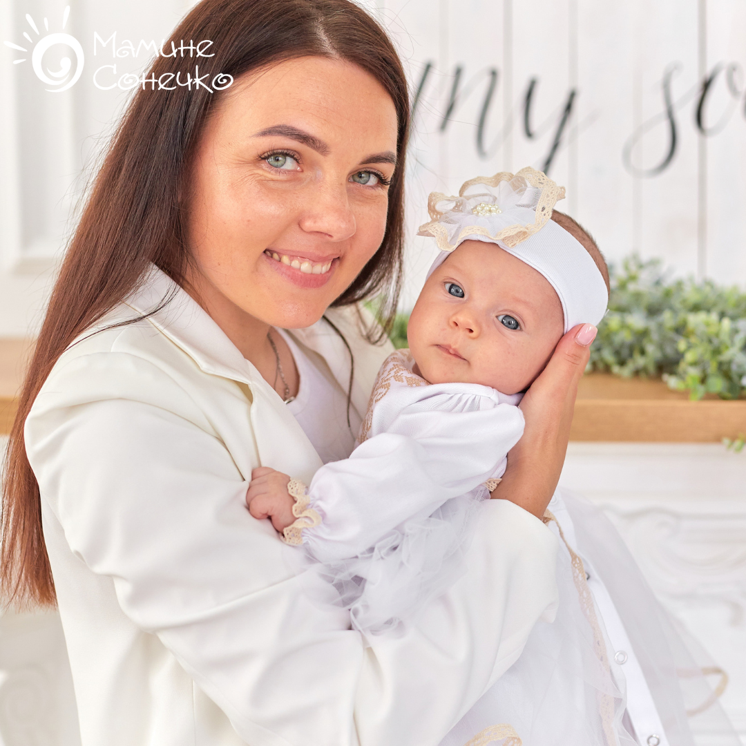 Костюм для хрещення дівчинки “Мамина квіточка” бежева вишивка, білий льон